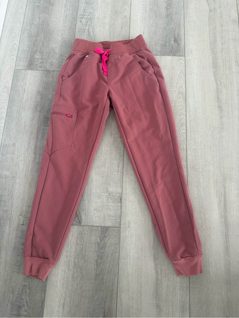 Women’s Figs Zamora Jogger Scrub Pant in Rose - Size XXS